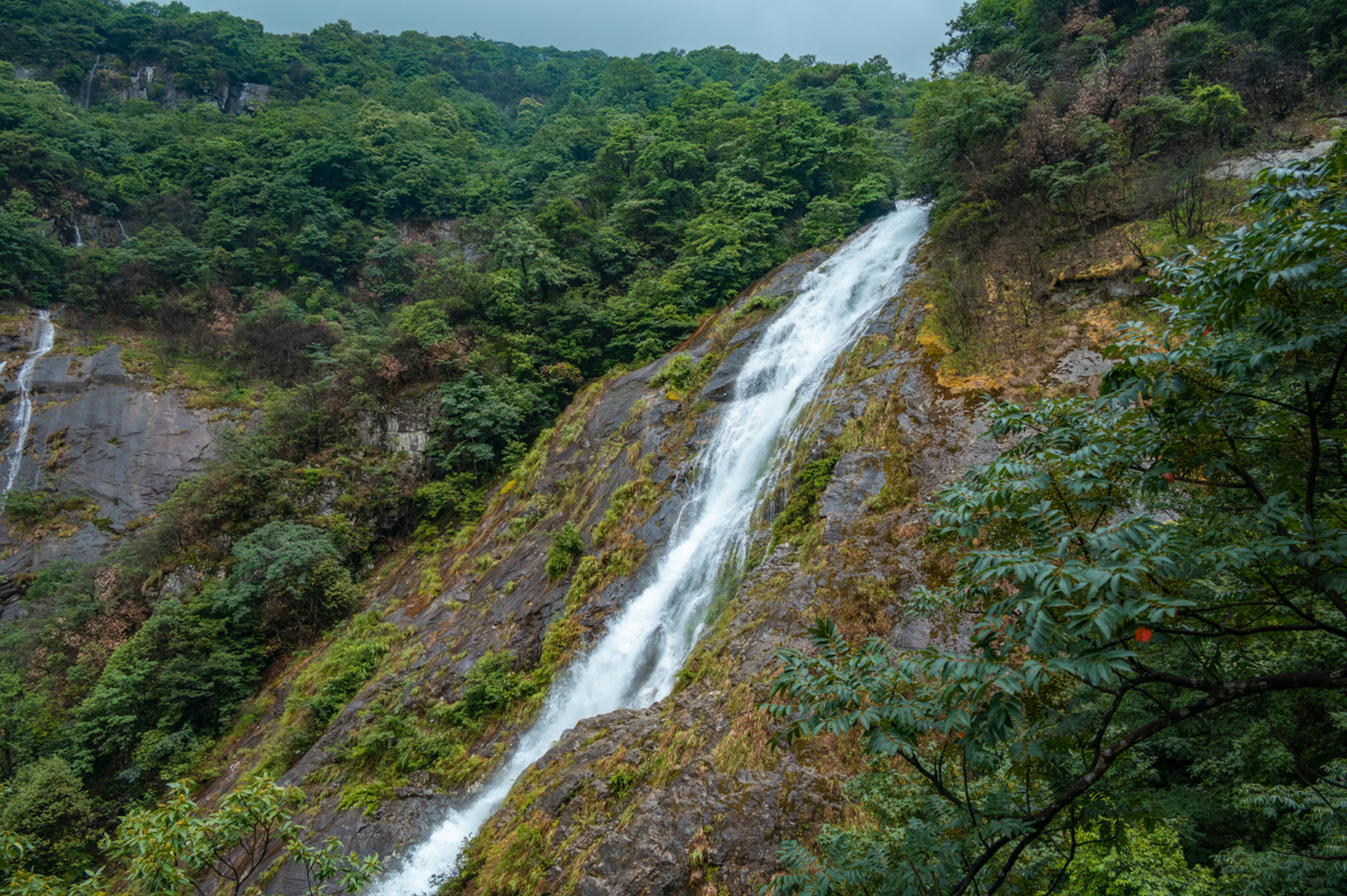 清源山,位于安徽青阳县境内,地理位置得天独厚,风景如画,每次提及都让