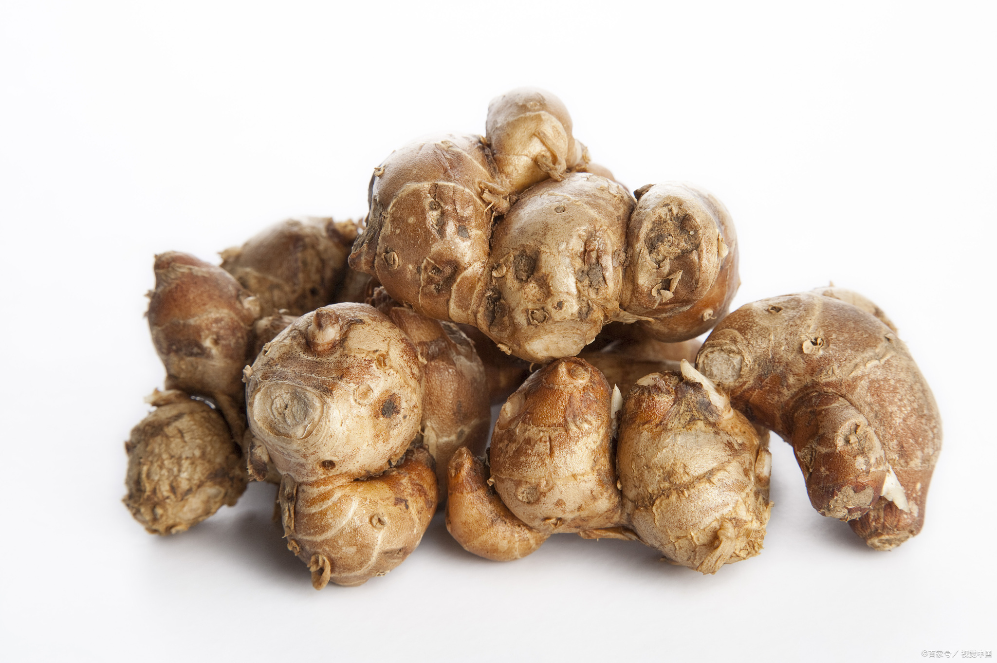 沙姜:厨房的秘密武器  你是否曾经在厨房里手忙脚乱,寻找那个能给菜肴