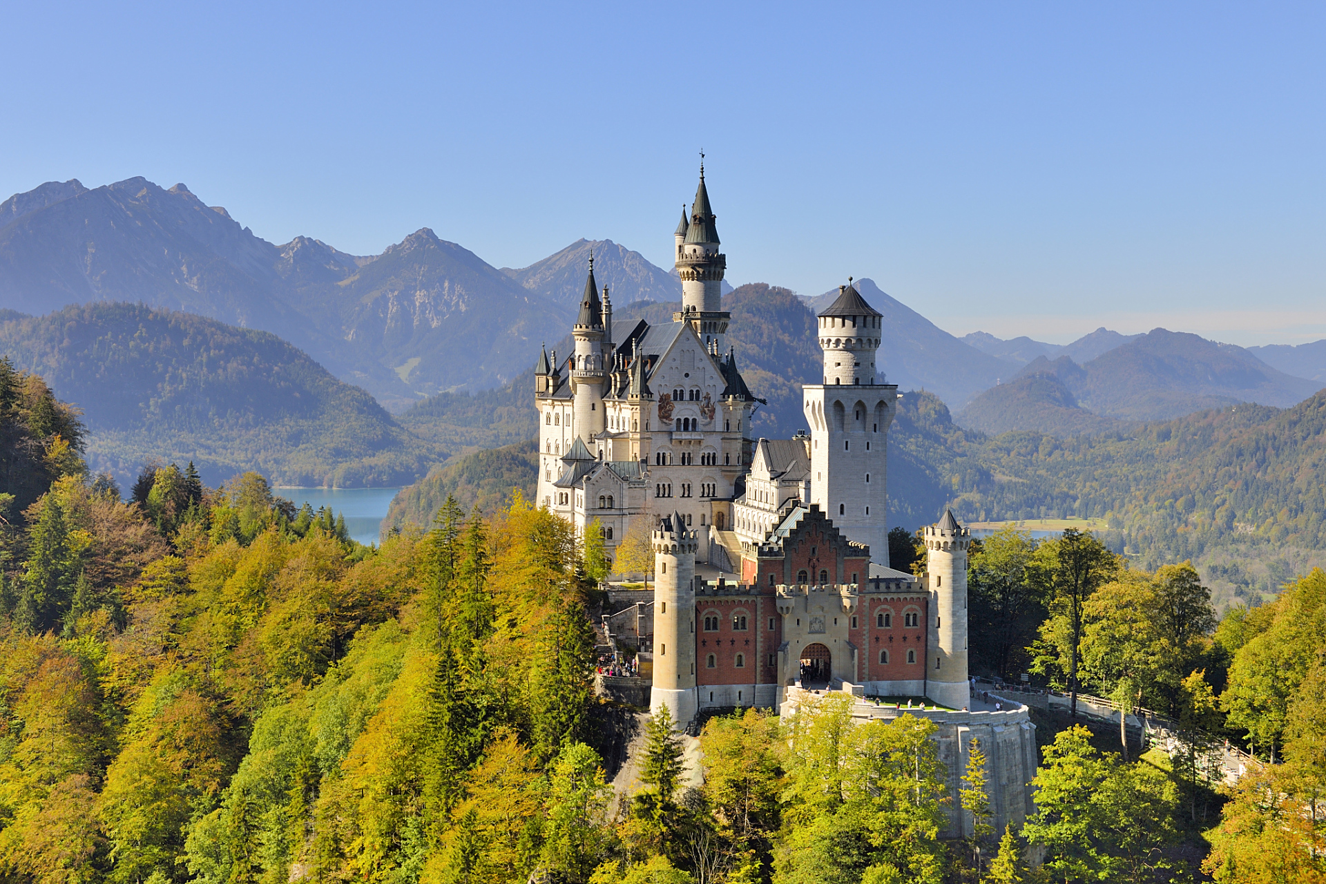 new swan stone castle,德语:schloss neuschwanstein)别名新天鹅堡