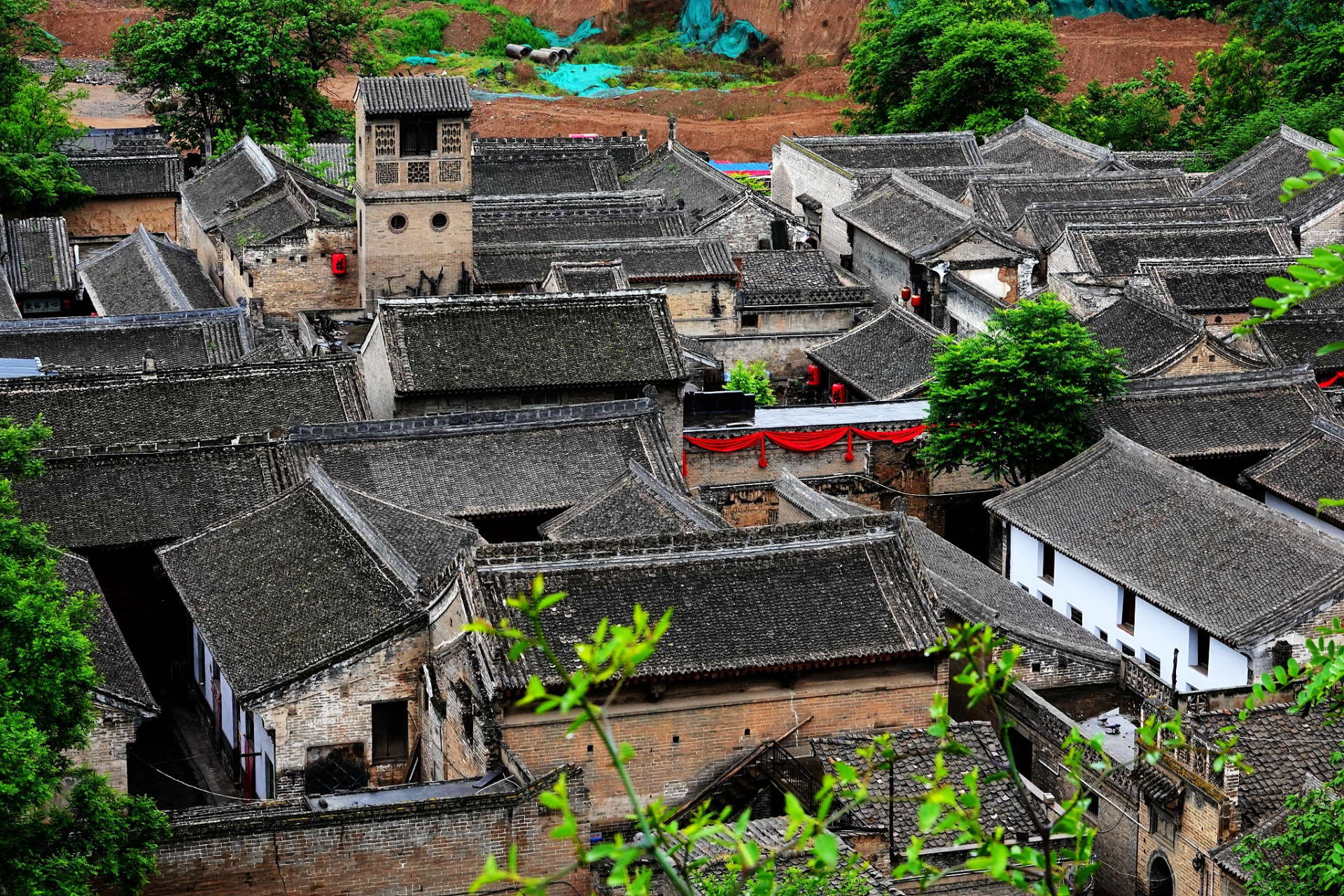 芙蓉村古建筑群,位于温州市永嘉县岩头镇,是芙蓉古村的重要组成卜分