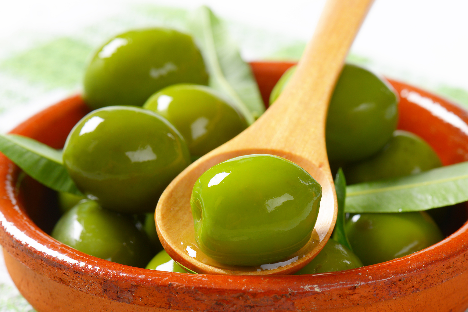 腌制菜保存得当时间越久反而价值越高比如腌制十年的青梅,一般会具有