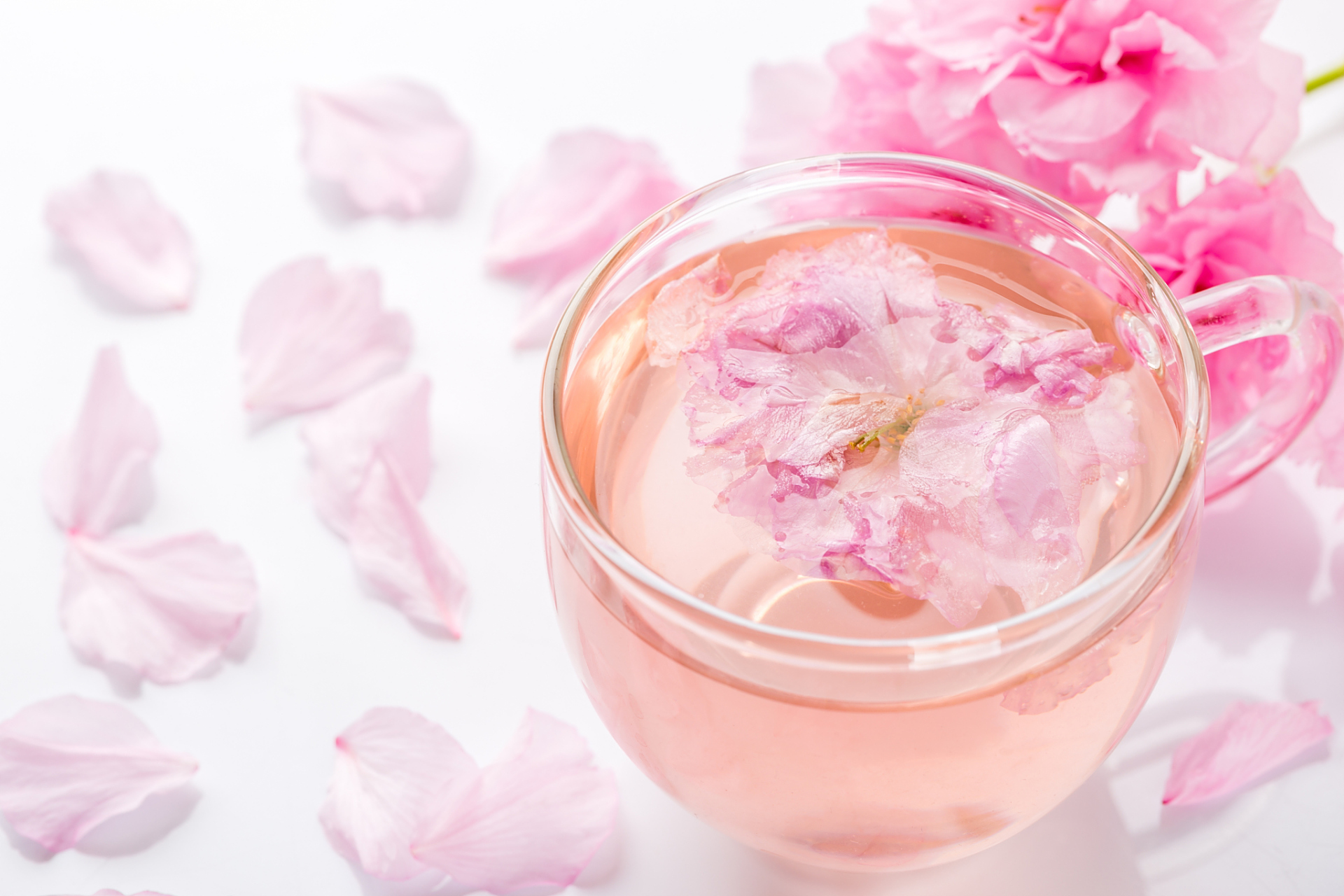 喝什么能美白排黑色素	 喝桃花茶可以帮助身体排出黑色素,但是具体的