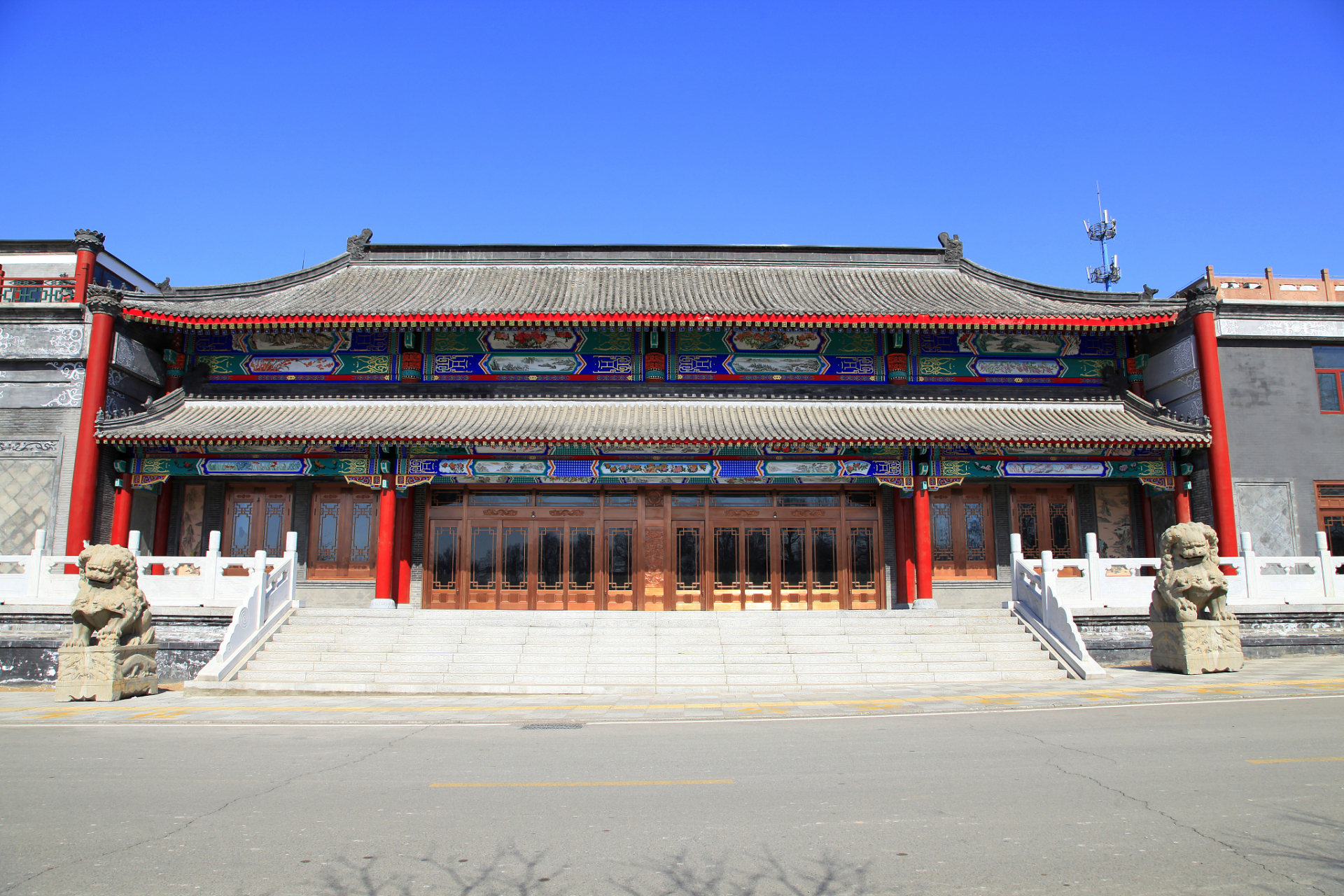 呼兰城隍庙,建于清宣统元年(1909年),位于呼兰区,是一座充满古老韵味