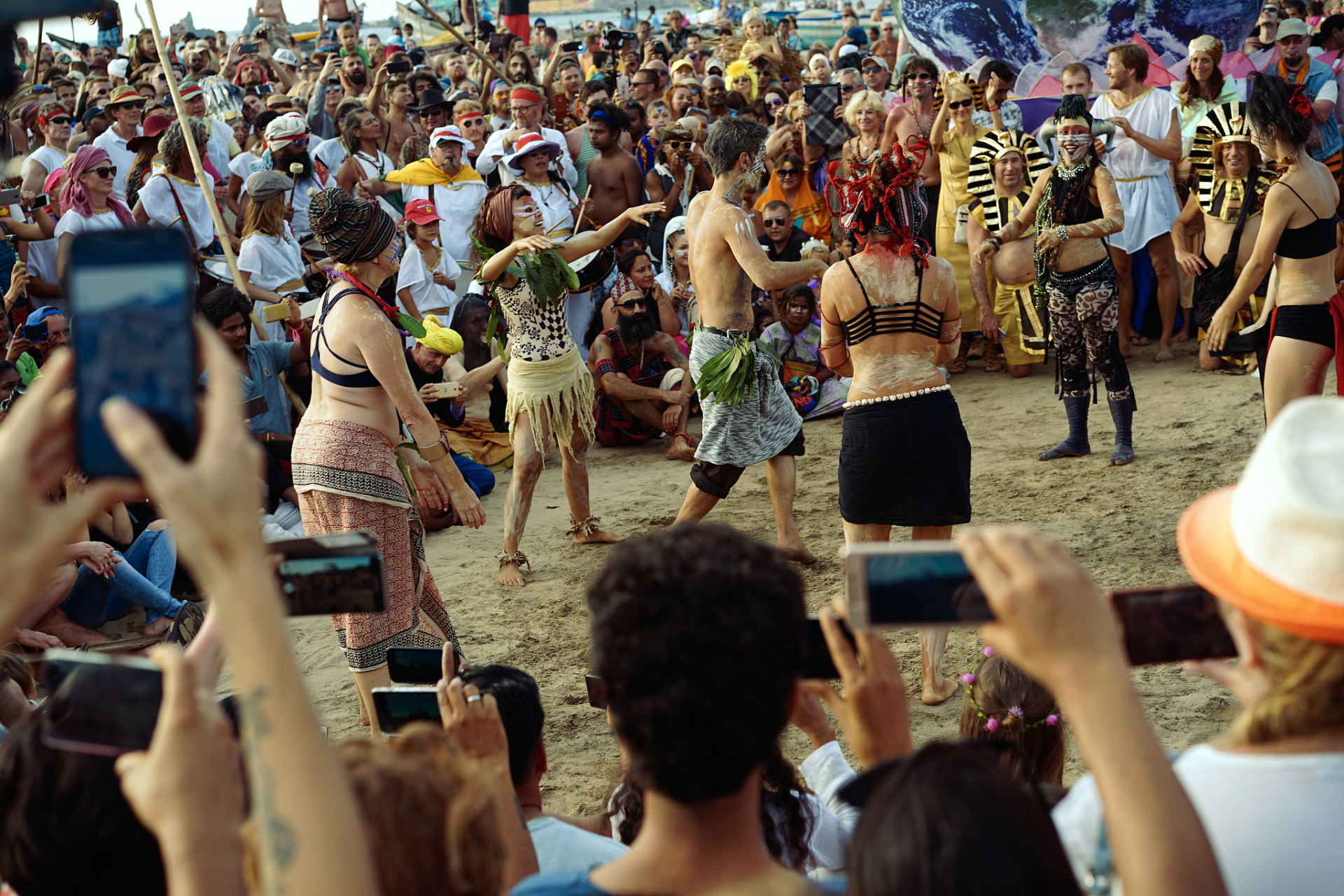 印度泼粪节,也称大壶节,是印度教重要节日.每年12月上旬举行,持续5天.