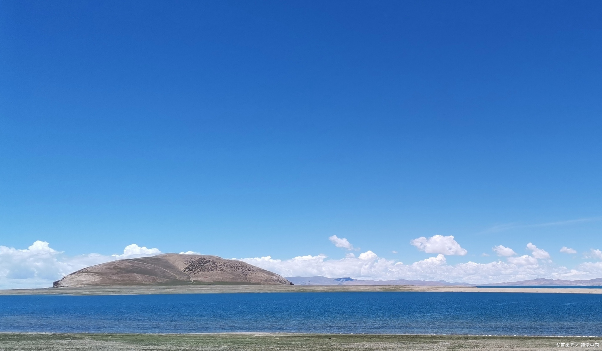 西藏自治区拉萨市当雄县与那曲地区班戈县交界处,背依念青唐古拉山脉