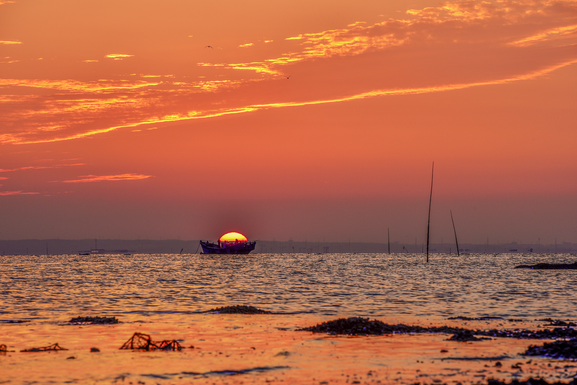 镜头里的春天# 春日旅游北海,夕阳美景尽收眼底.