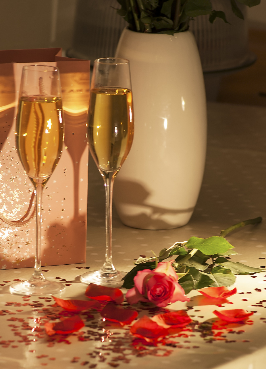 然后他说:"你以前成绩是我们班第一,还考上了名牌