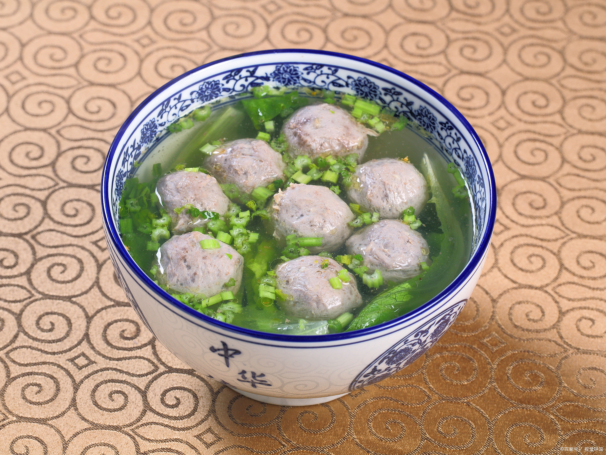 牛肉丸子汤:秘制配方与做法,美味汤品轻松上手!