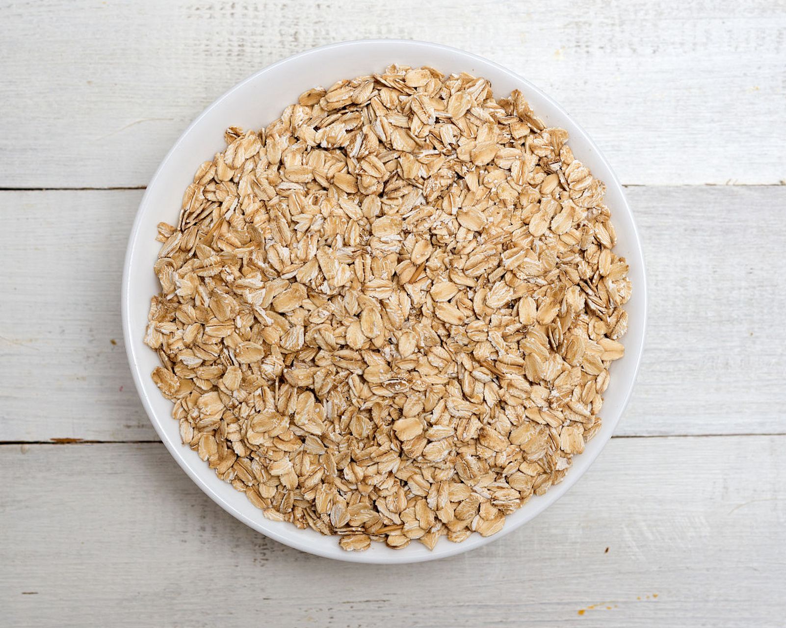 小麦胚芽,顾名思义就是小麦带胚芽的那部分,一般来说,我们吃的精制