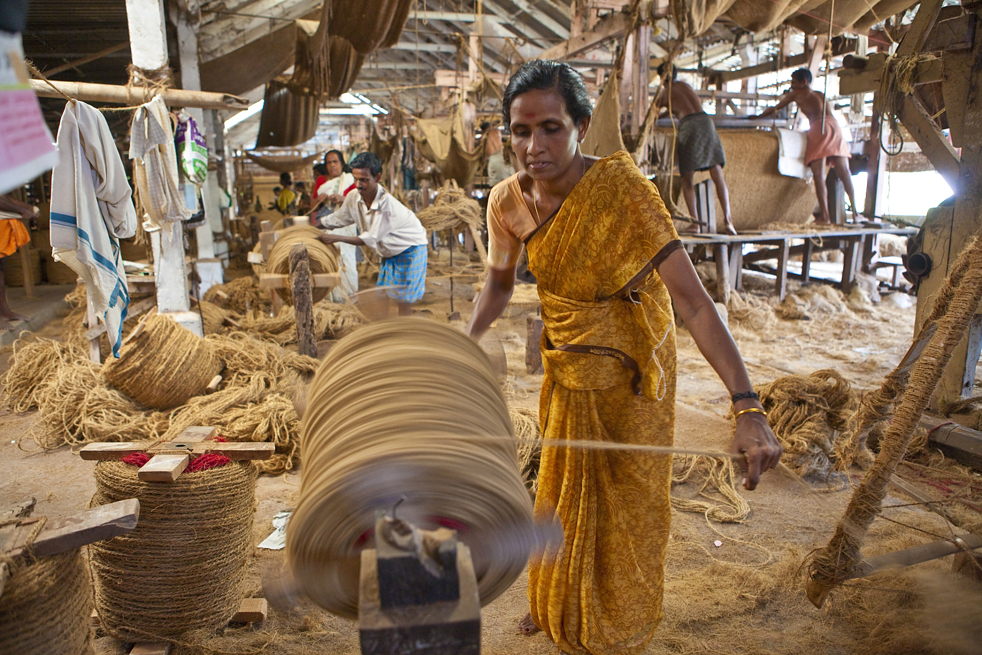 当时社会经济繁荣,农业,手工业,商业发展,城市兴起,国家间常发生战争