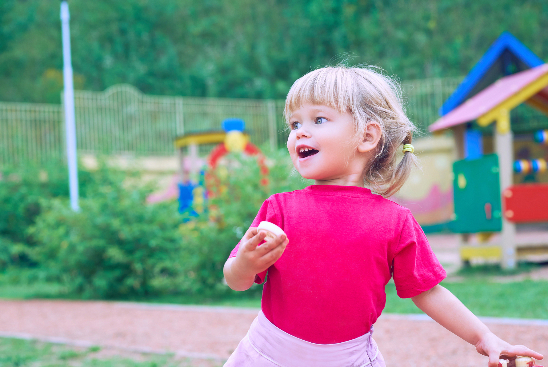 摘要:  儿童发型随时代发展越来越富有个性,对于2岁小丫头,短发是理想