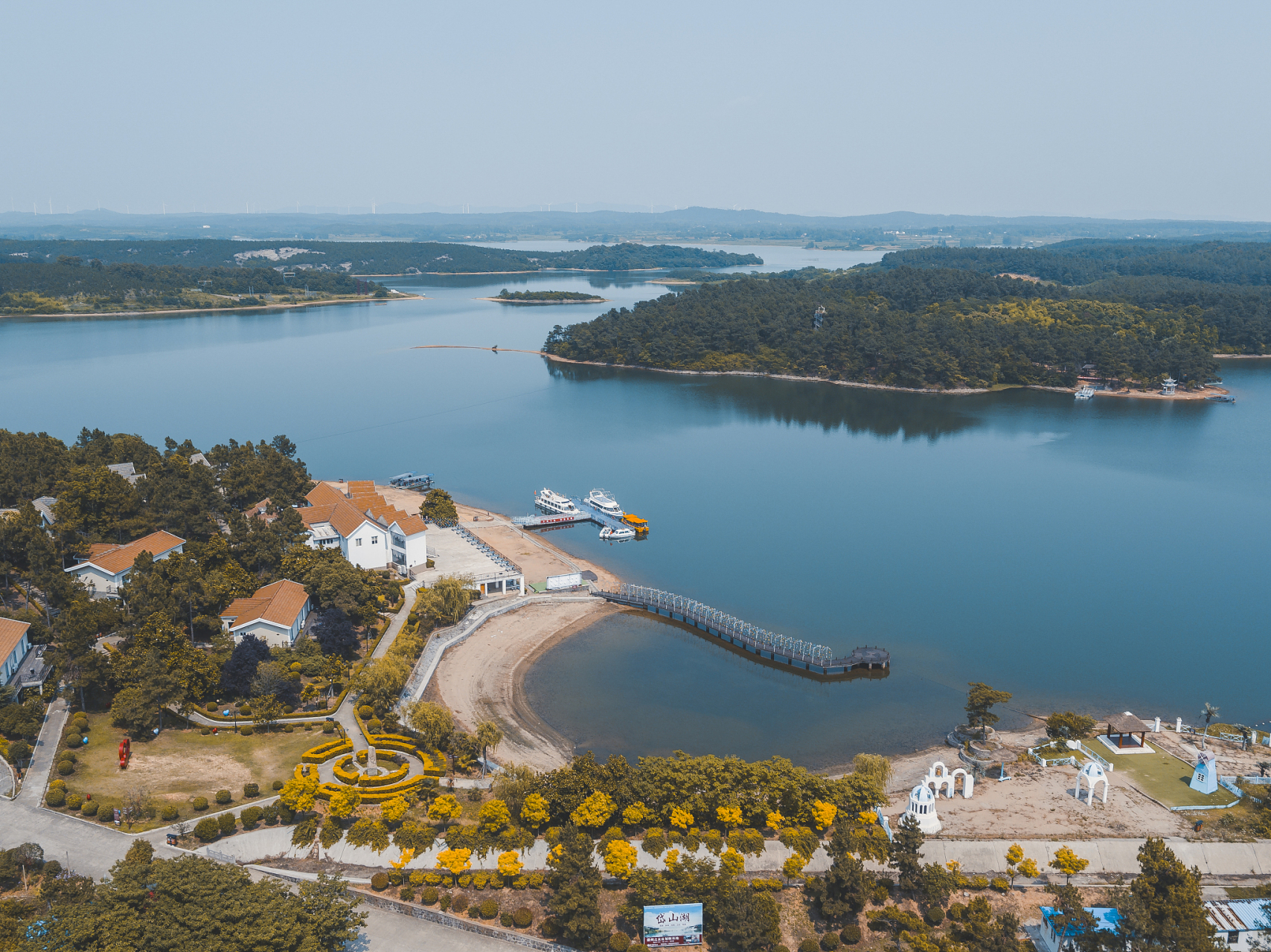 欢迎各位来到岱山湖,这个位于安徽省合肥市肥东县的美丽湖泊