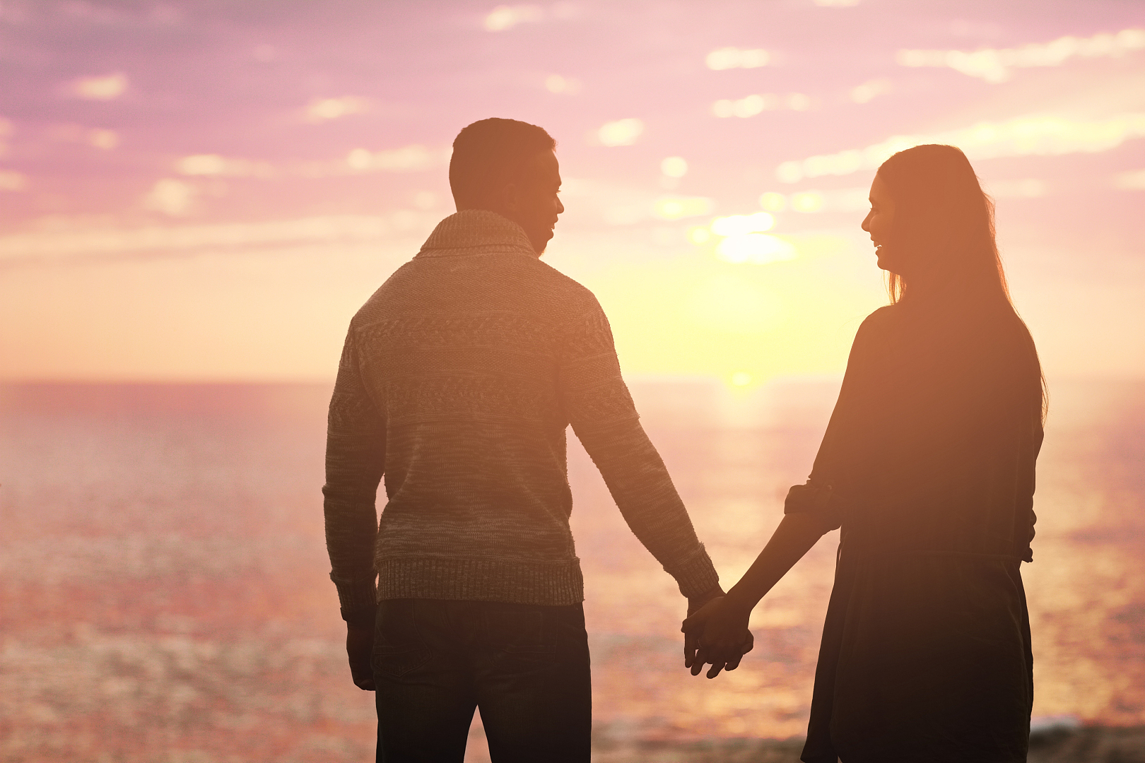 又爱又恨的情感可以代表真爱,特别是在激烈的争吵或冲突中,双方愿意