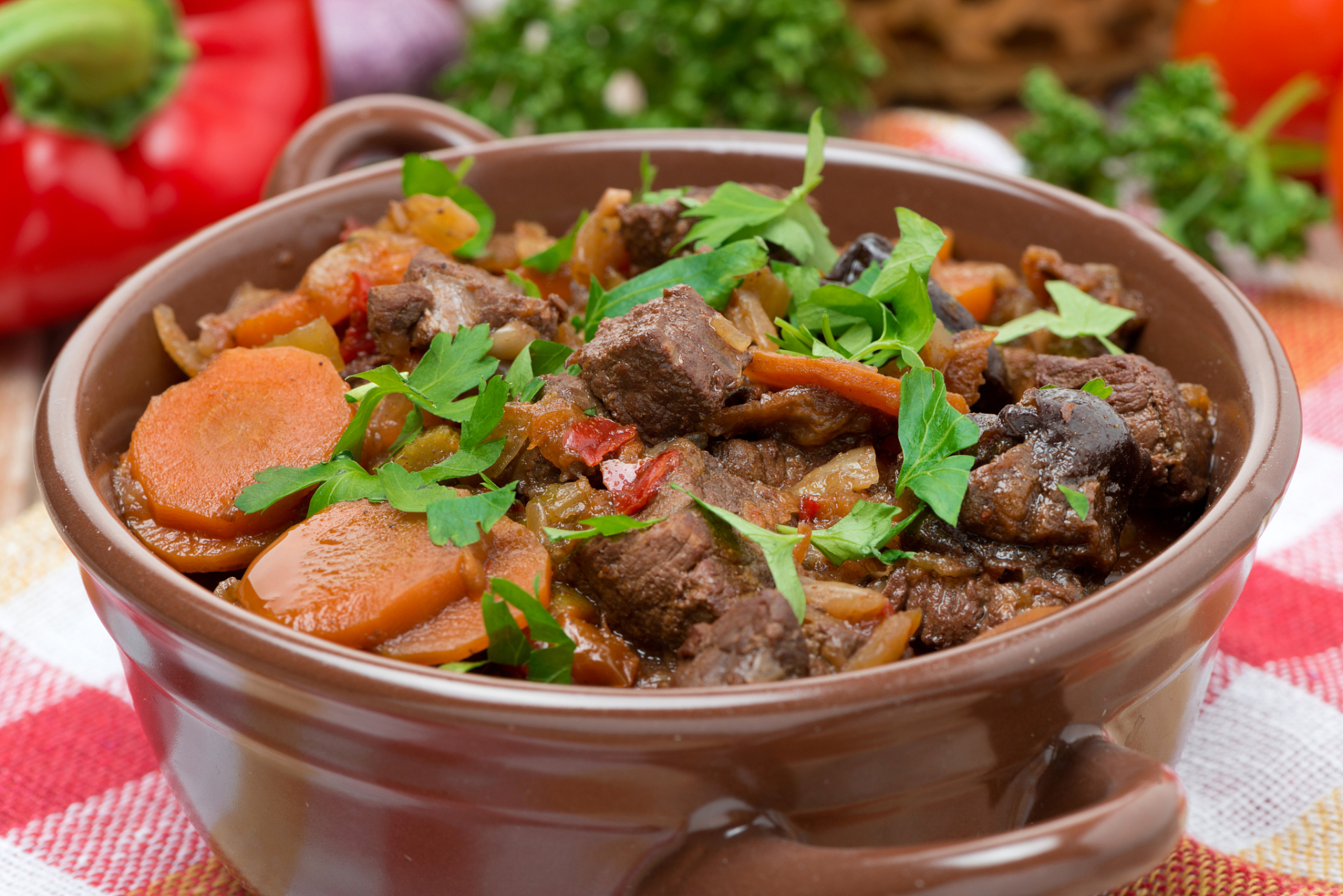 羊肉煲:肉质鲜嫩,汤汁浓郁,让你爱上这道传统美食,羊肉煲是一道充满