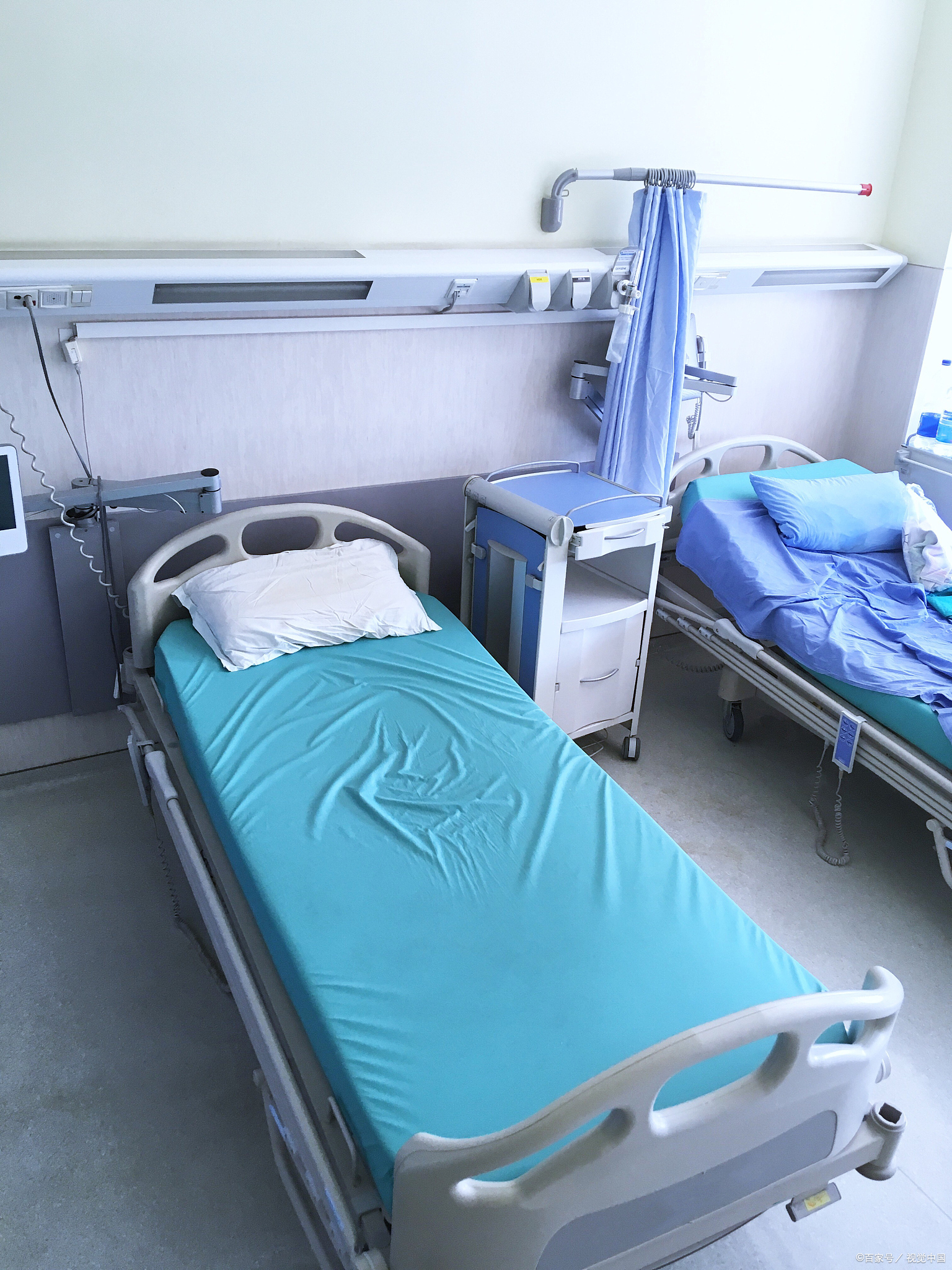 礼物不断,言辞间透露出对我的啥】 医院病床图片诊所床位医院床位图片