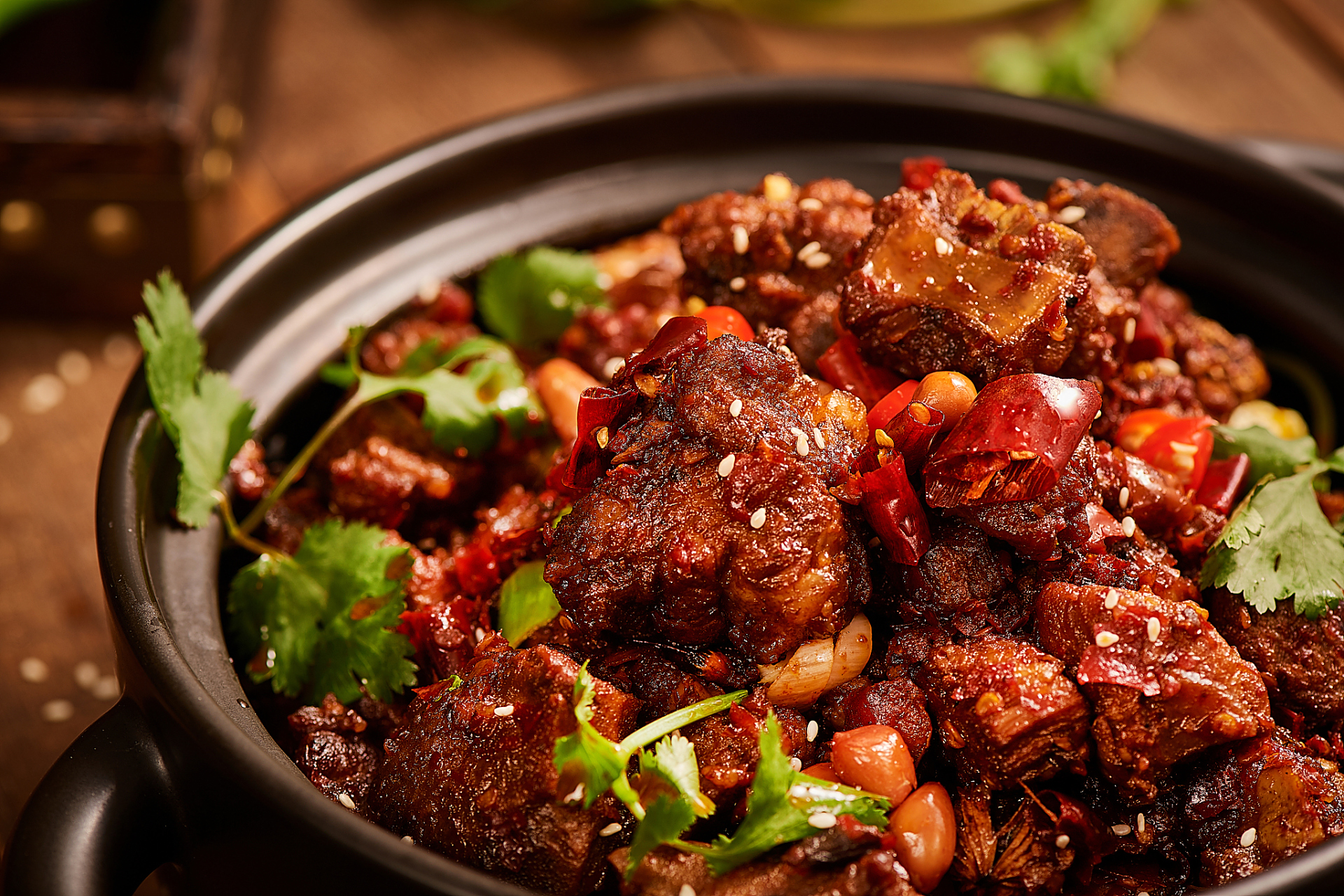 啤酒鸭# 啤酒鸭,这道美味佳肴,仿佛是一道时光的印记,承载着许多鹊哪