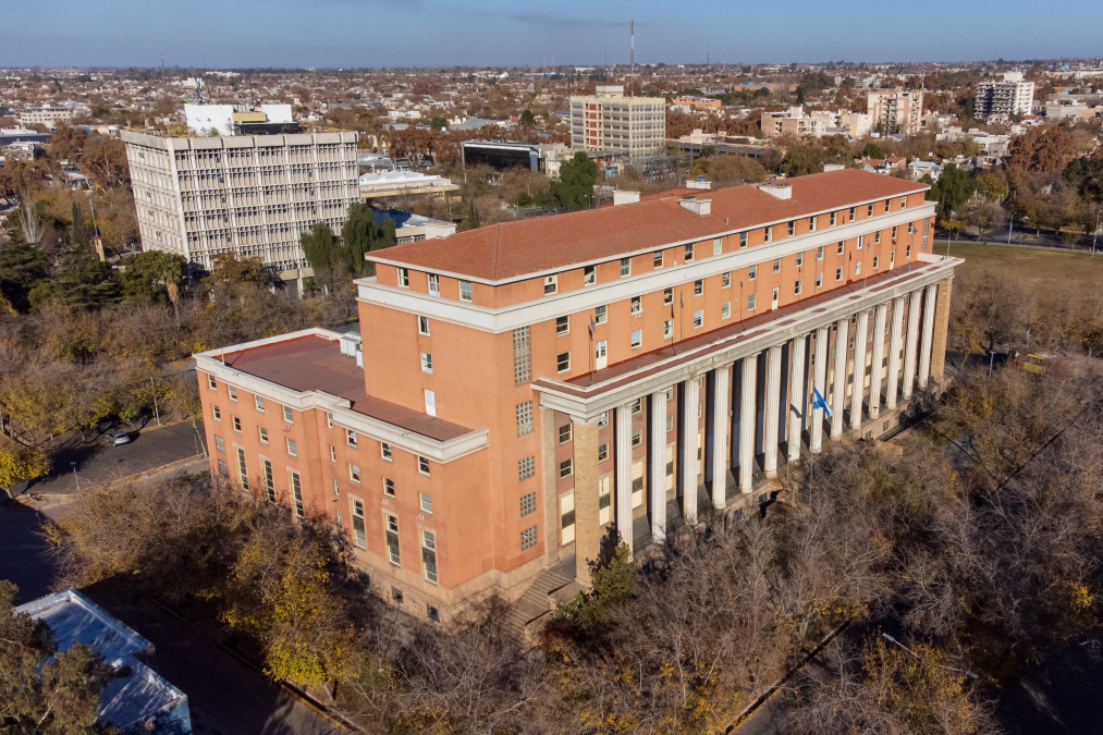 桑德兰大学,位于英格兰东北部,是公立综合研究型大学,qs全球排名高