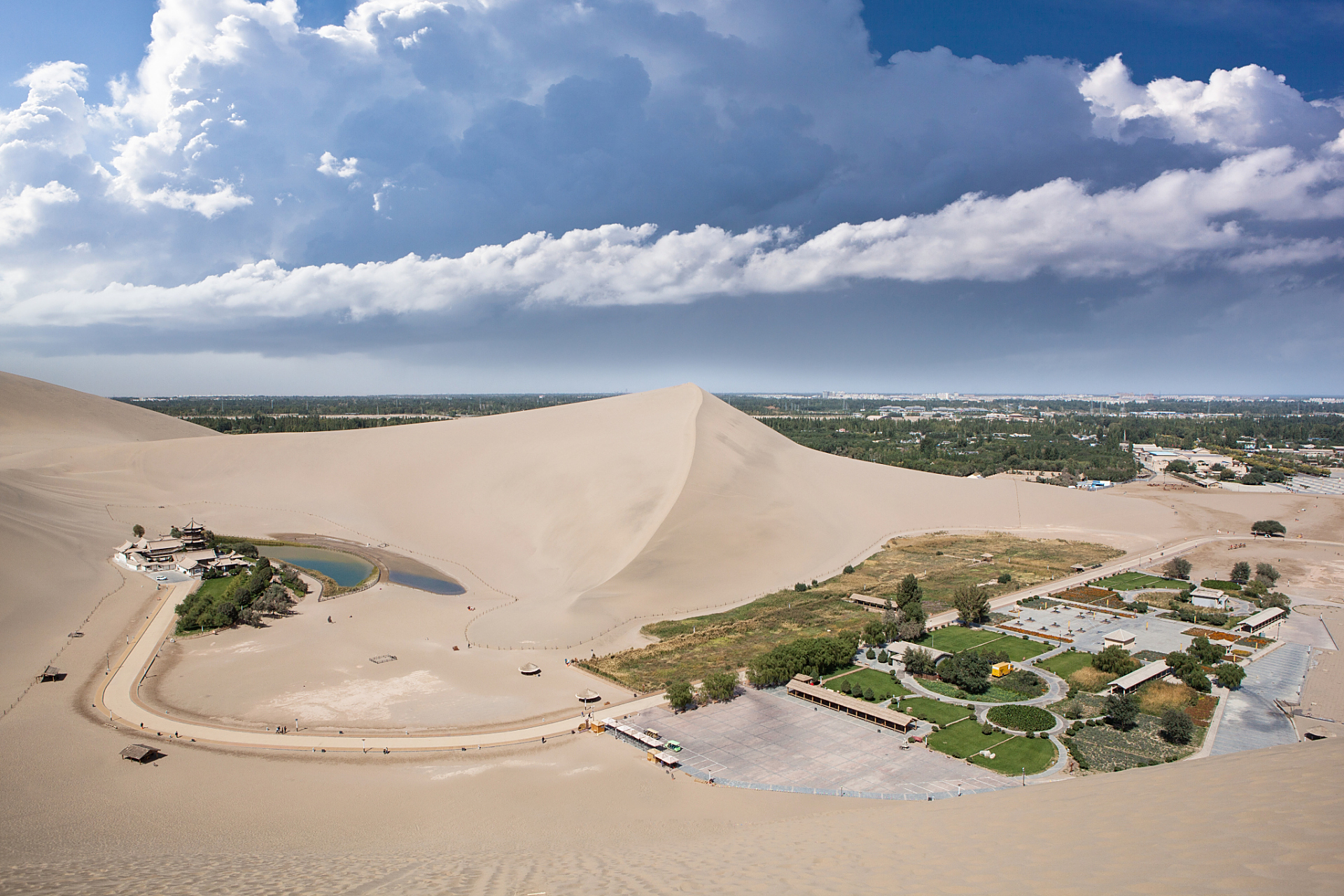 嬉行记# "敦煌 阿克塞国家沙漠公园",这个名字无疑让人联想到中国