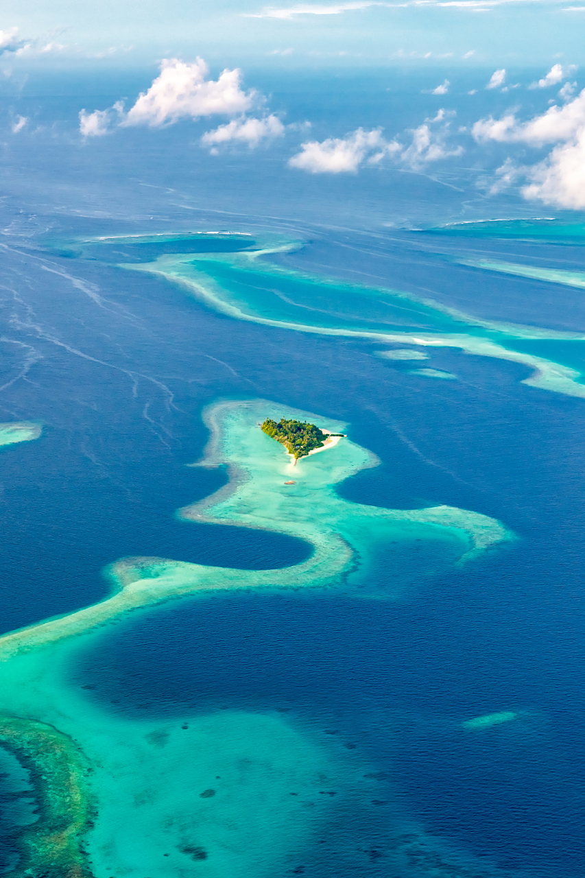 1,马尔代夫是一个由26个环礁组成的岛国,是世界上最低的国家之一