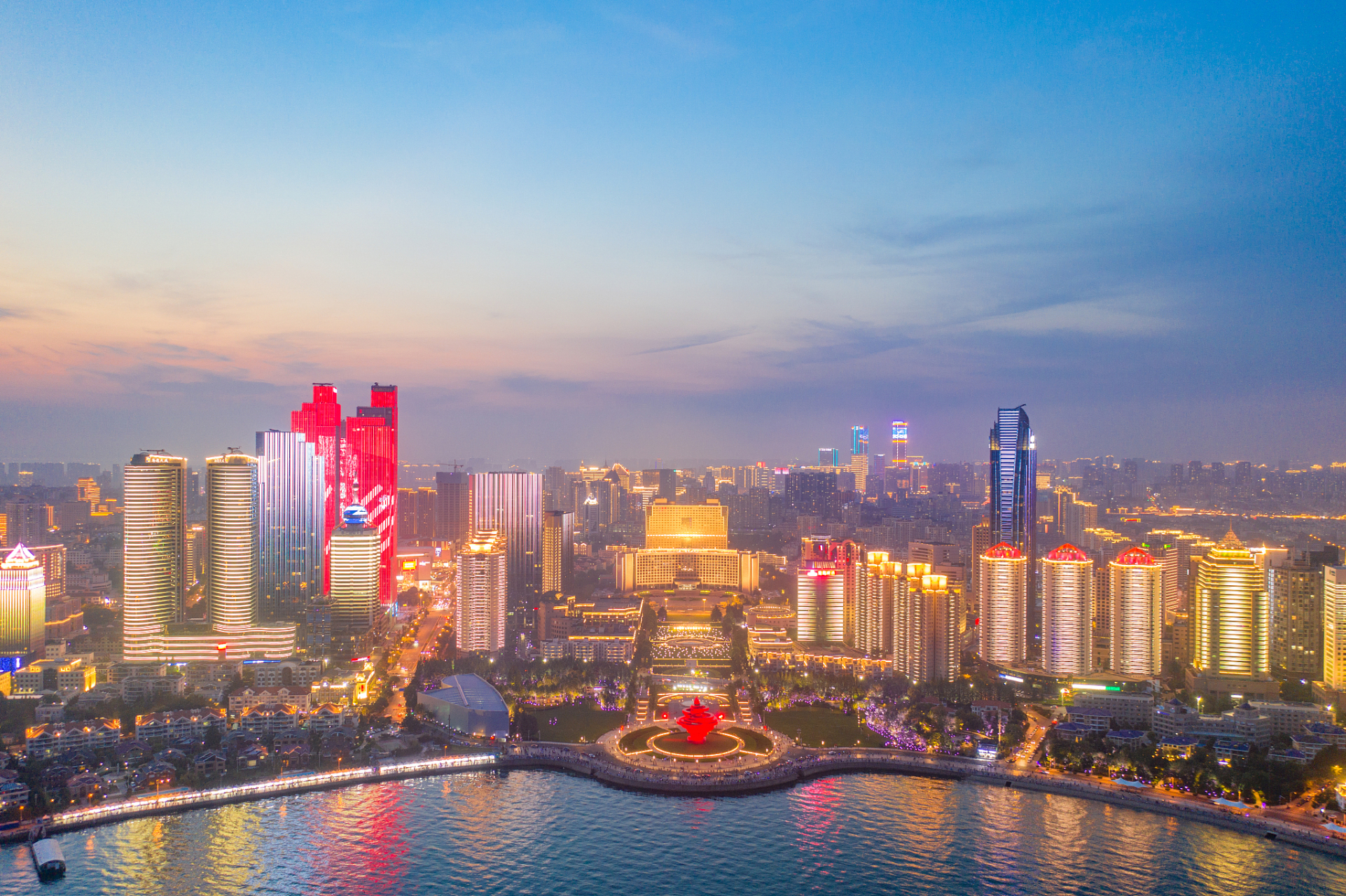 乐享周末分享吧# 烟台,这座美丽的海滨城市,拥有许多令人陶醉的夜 ..