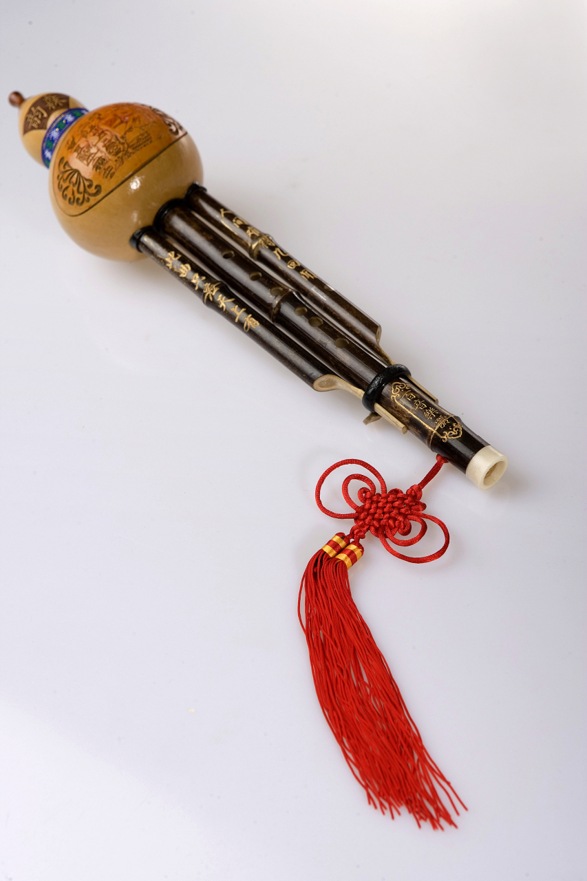 葫芦丝是一种中国传统乐器,学习葫芦丝需要掌握正确的打音方法和技巧.