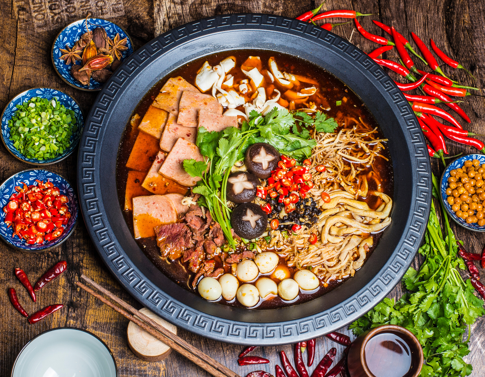 摘要:  成都麻辣冒菜是一道备受欢迎的传统小吃,参加麻辣冒菜制作技术