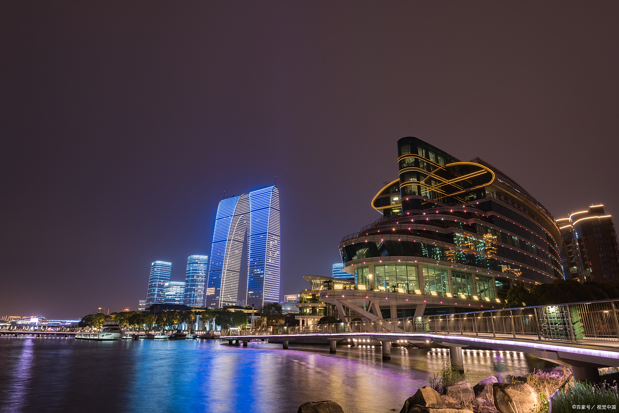 苏州金鸡湖夜景璀璨,现代与自然完美融合!