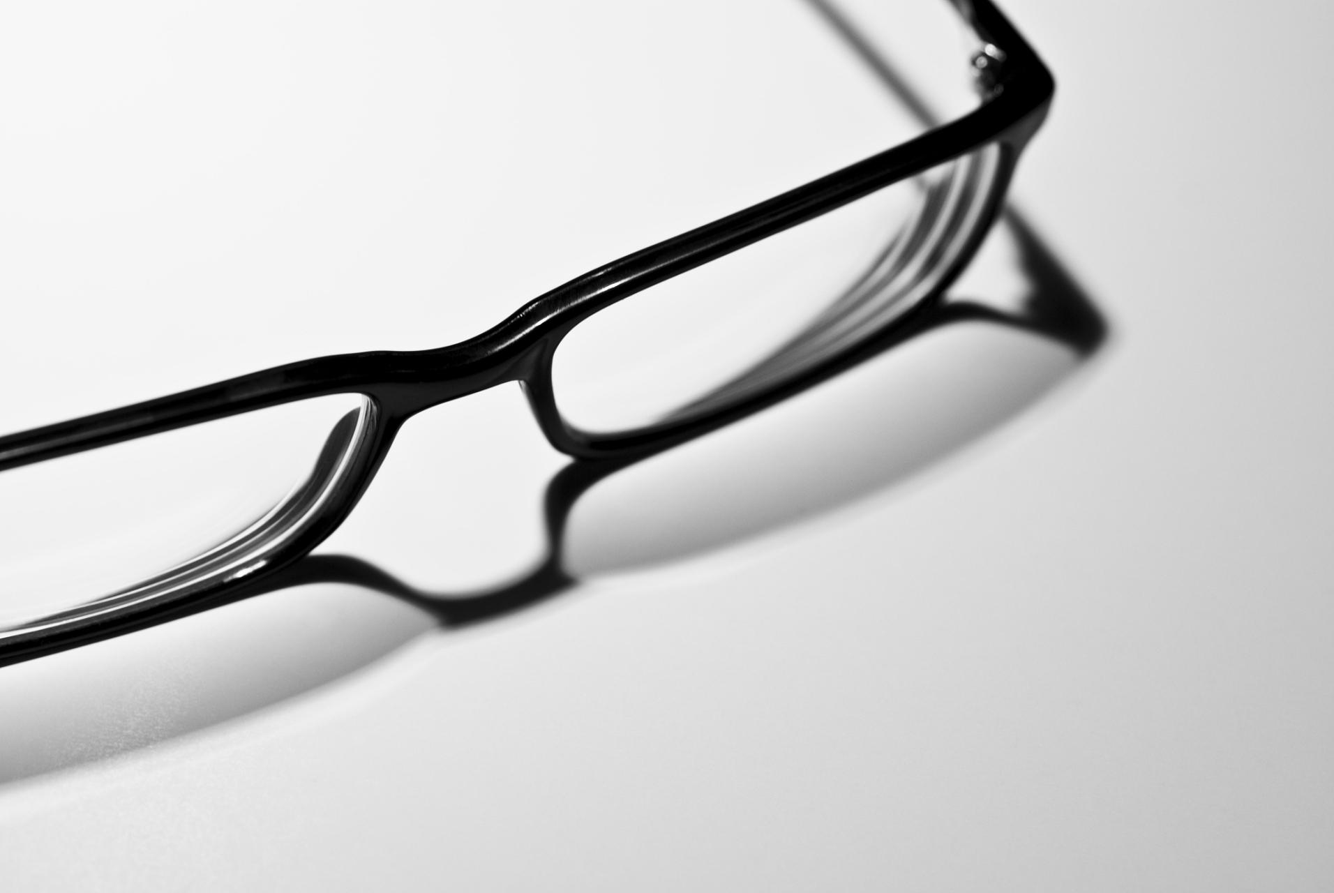 医生会通过测量视力来确定你的眼镜度数