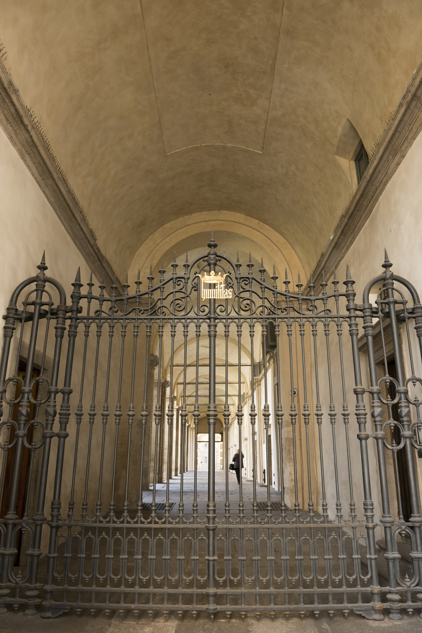巴黎古监狱(conciergerie),这座古老的建筑不仅见证了法国历史的跌宕