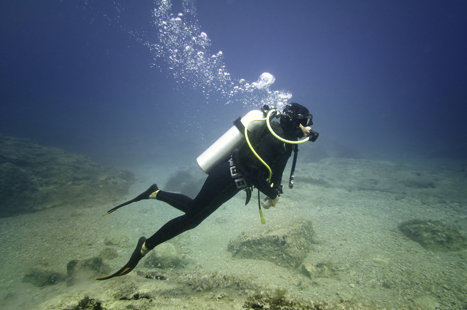 扬州市水下作业公司专业提供蛙人打捞和污水井水下堵漏施工等服务