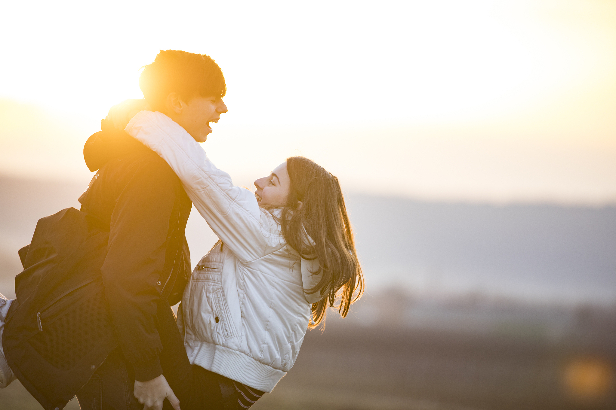 无论选择表白还是暗恋,都要相信爱情的力量,相信自己的感受,才能真正