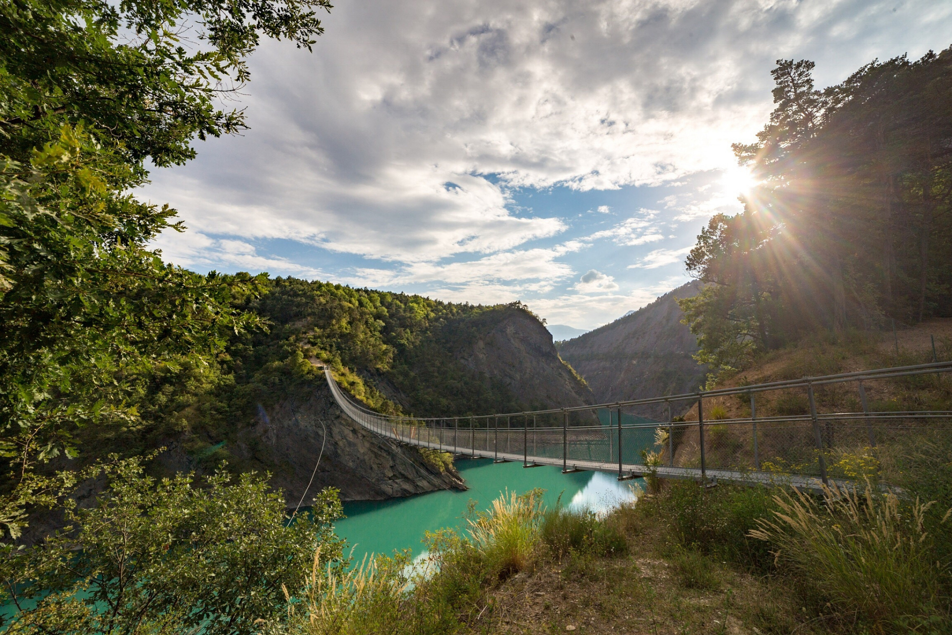 石漫滩国家森林公园位于河南省舞钢市,对外交通十分便利.