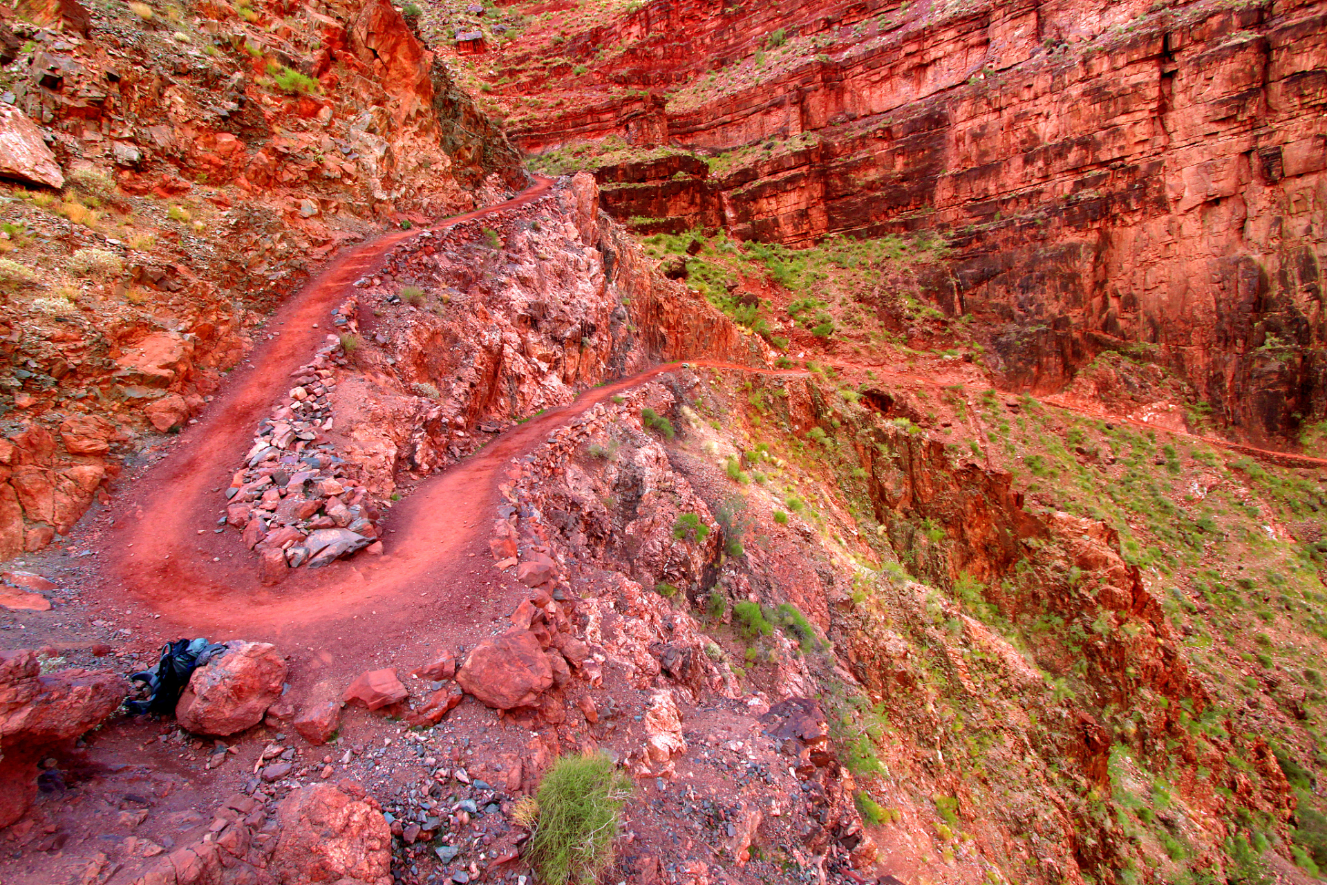 自然景观:红石滩 位于四川省甘孜藏族自治州泸定县海螺沟景区境内有