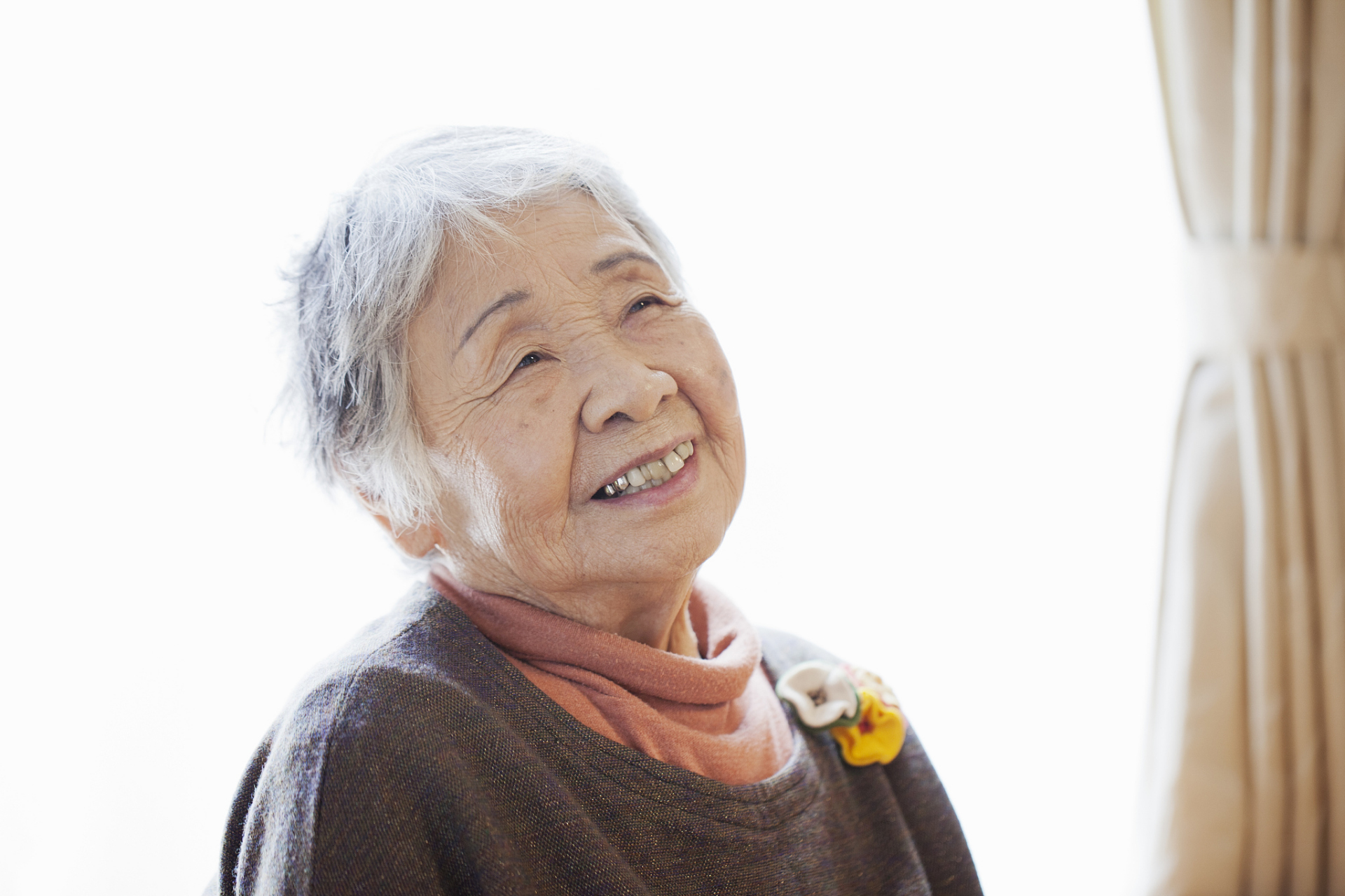 老了以后,才知道:  1,好 色的女人,腿都粗.