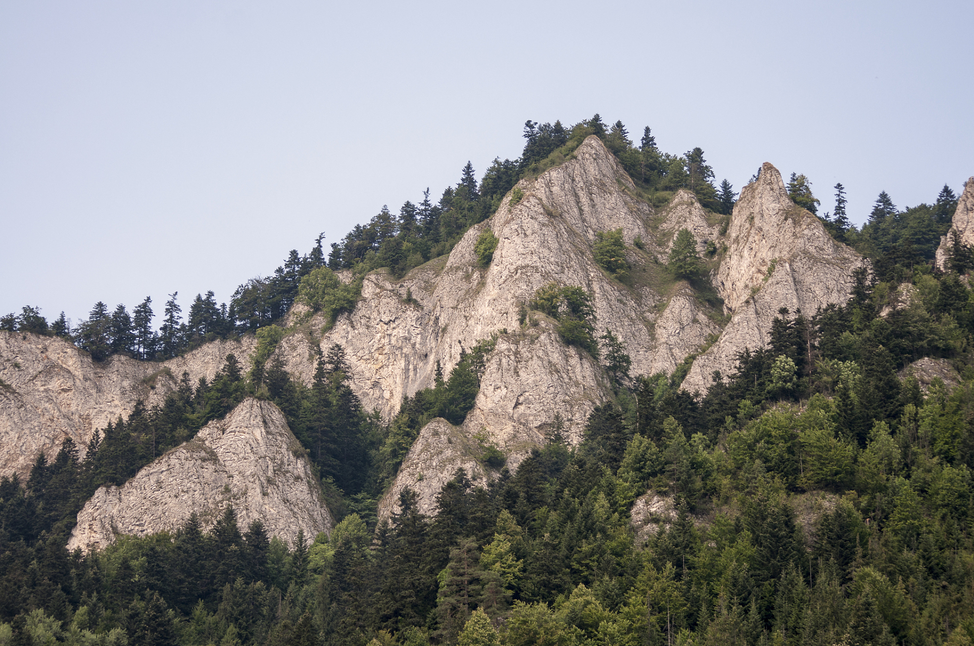 旅拍中国年# 青龙山位于唐山市市区,是一座历史悠久,风景秀美的山峰.