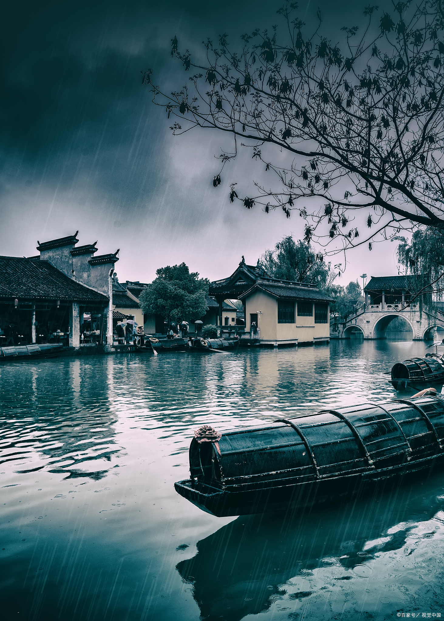 烟雨朦胧的江南,总能让你的心变得很柔软,总能让你的心变得很平静.