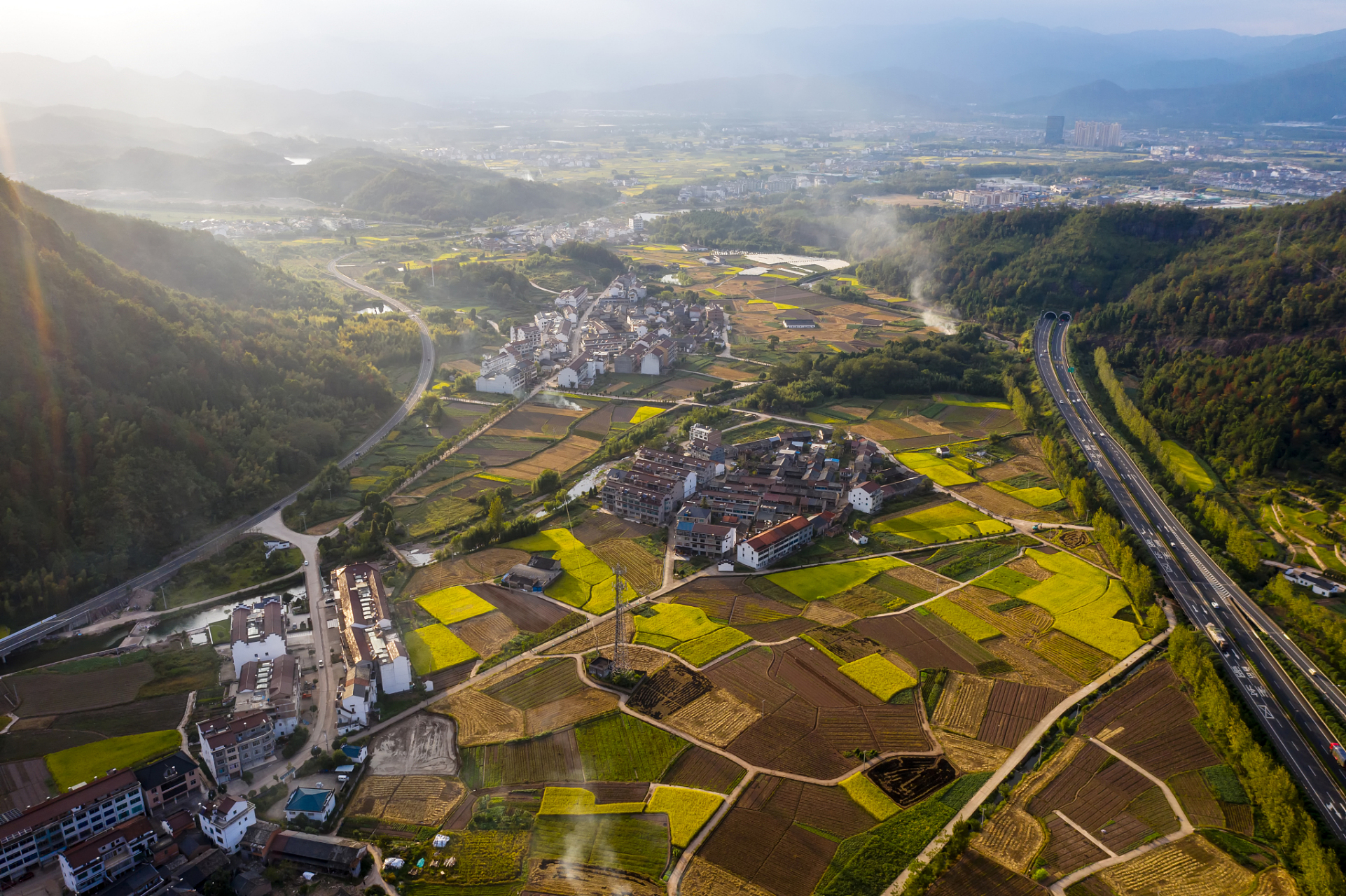 春色满园:仙居县横溪镇探访    春天,是万物复苏,生机勃勃的季节.
