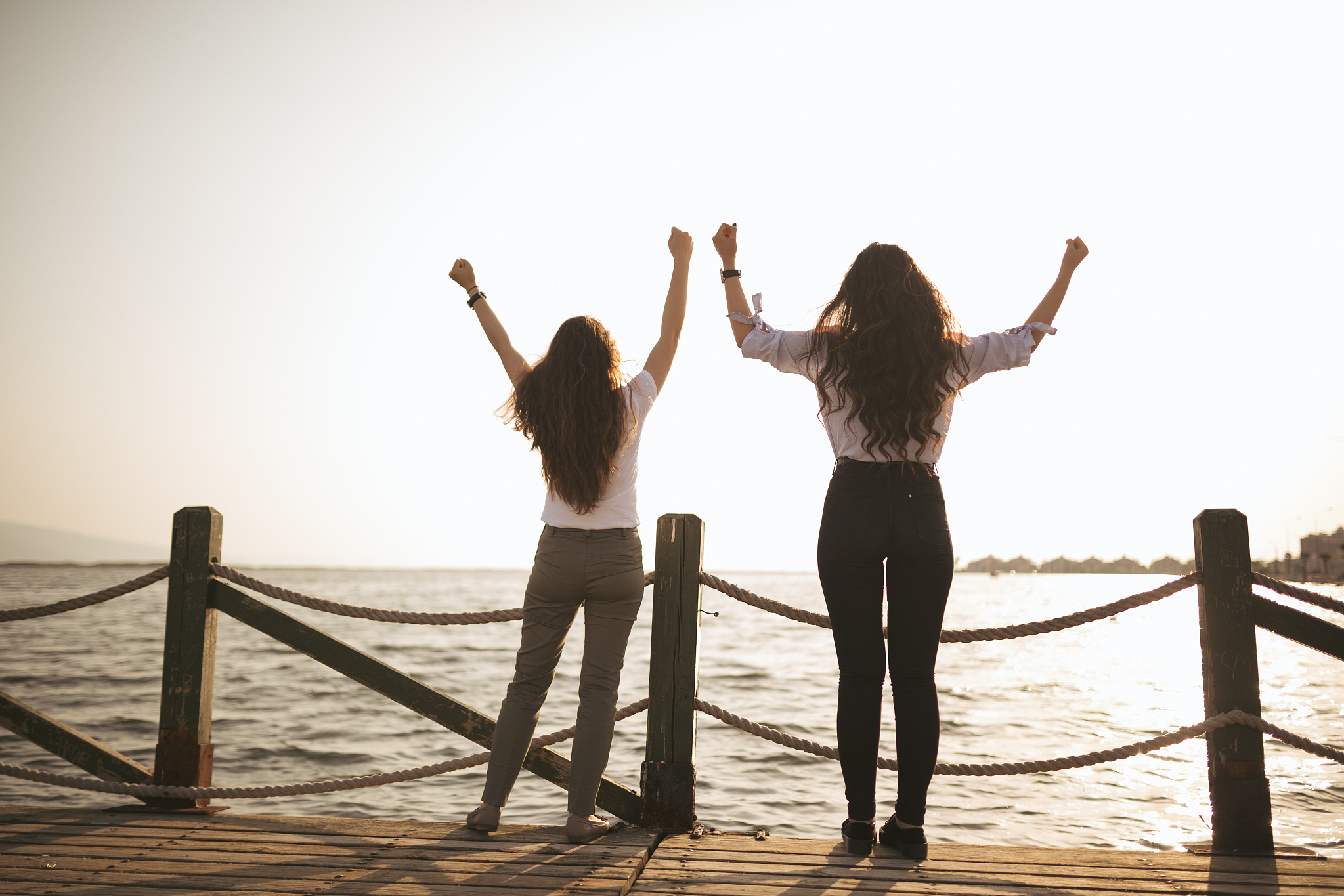 通过这些努力,他们可以将过去的爱情转化为深厚而持久的友谊,为彼此