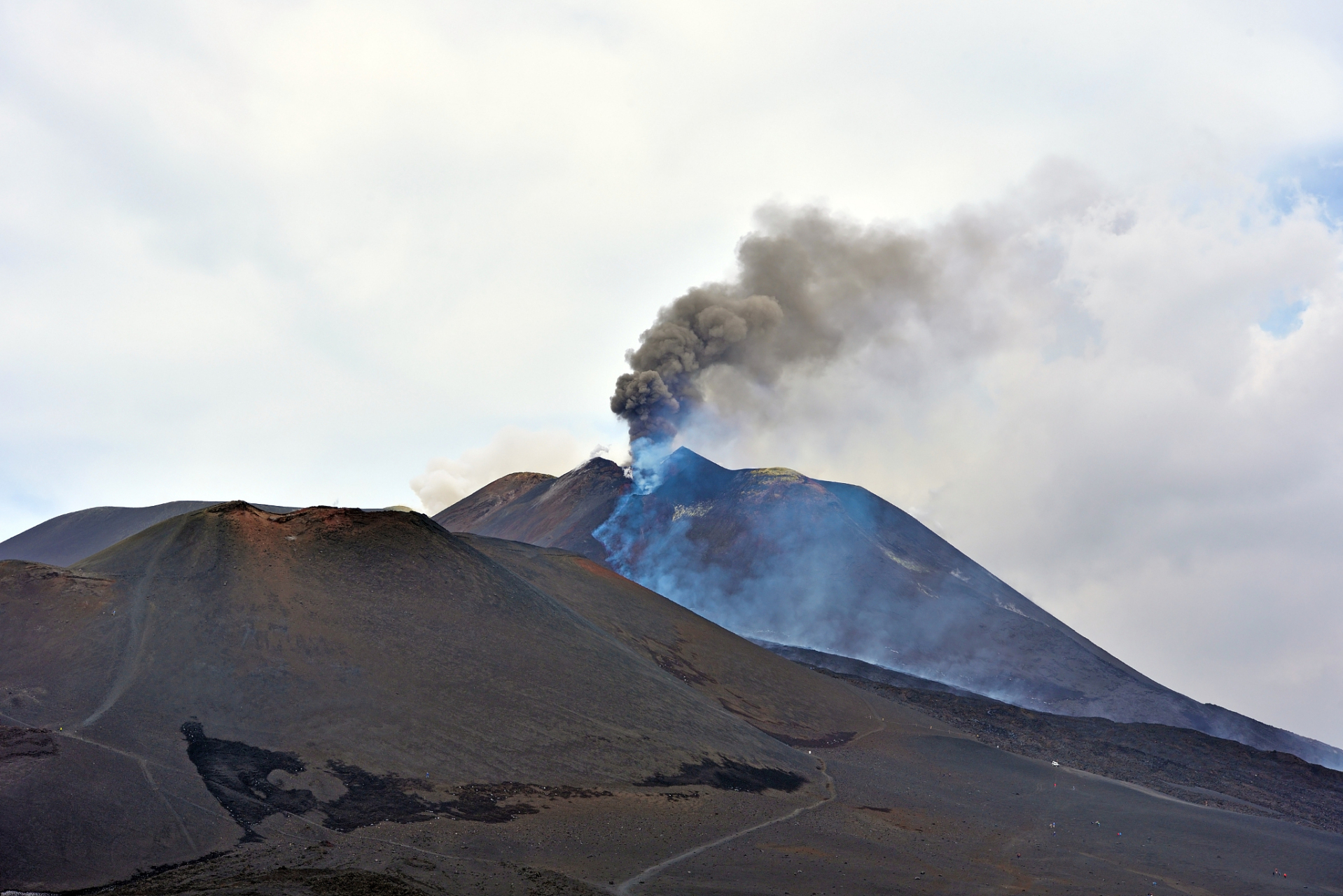 欧洲最大的火山图片