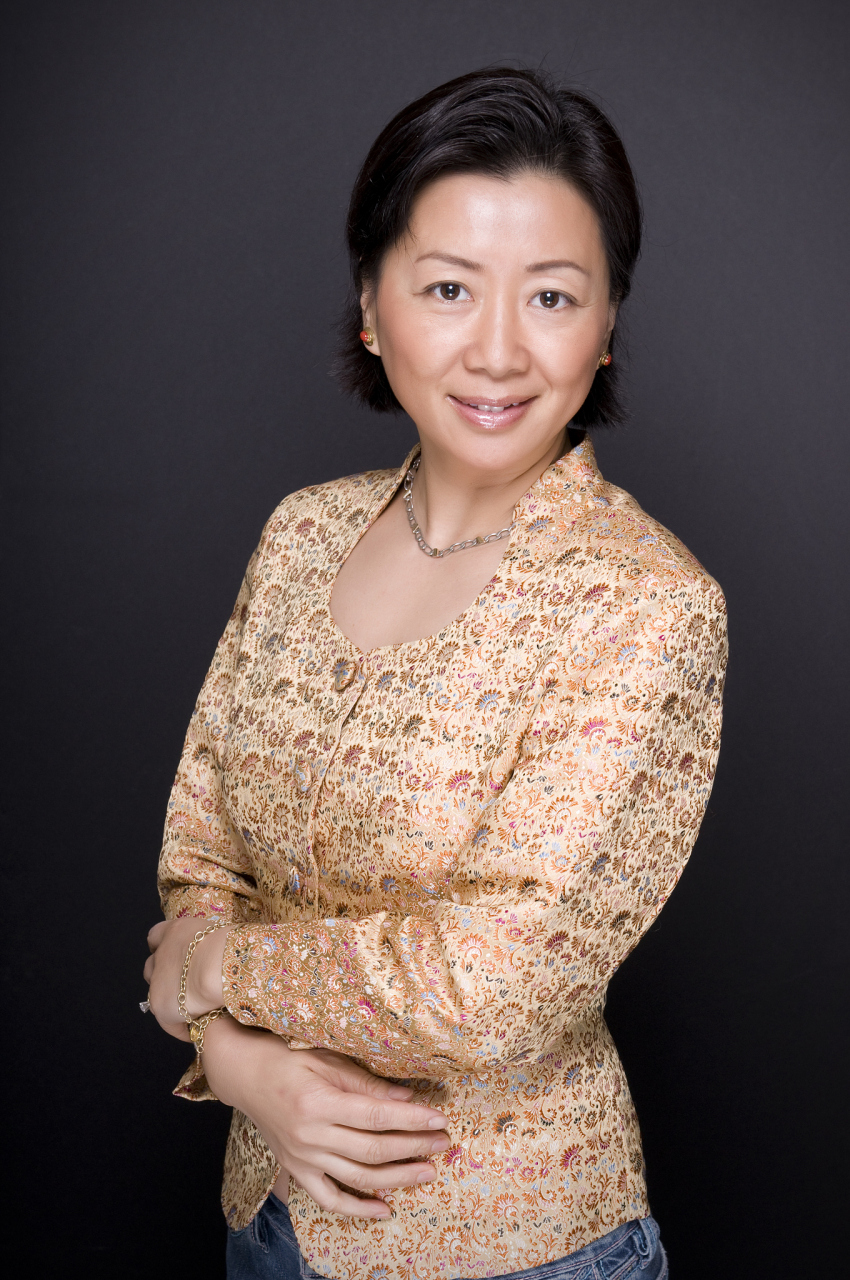 贺红梅是河北秦皇岛走出的央视知名主播,她用自己的声音和笑容感动