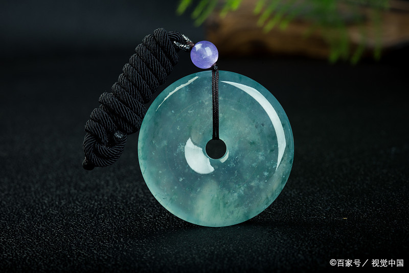 今天来跟大家分享个超级惊艳的小宝贝——我新入的周大福翡翠吊坠!