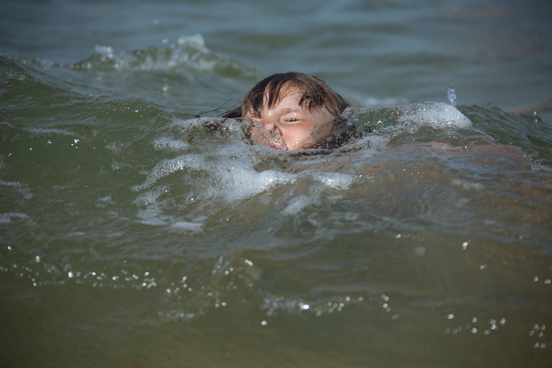 小女孩溺水身亡图片图片