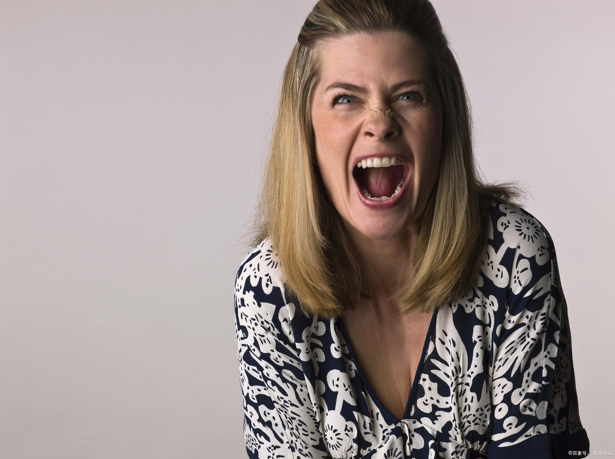 女人更年期总烦躁!医生直言:4个方法可让你平稳度过