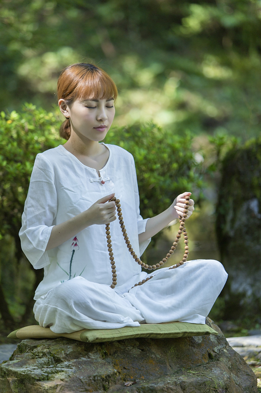 关系,通过学习修养自己成为有为君子,学而优则仕,然后到社会发挥自己