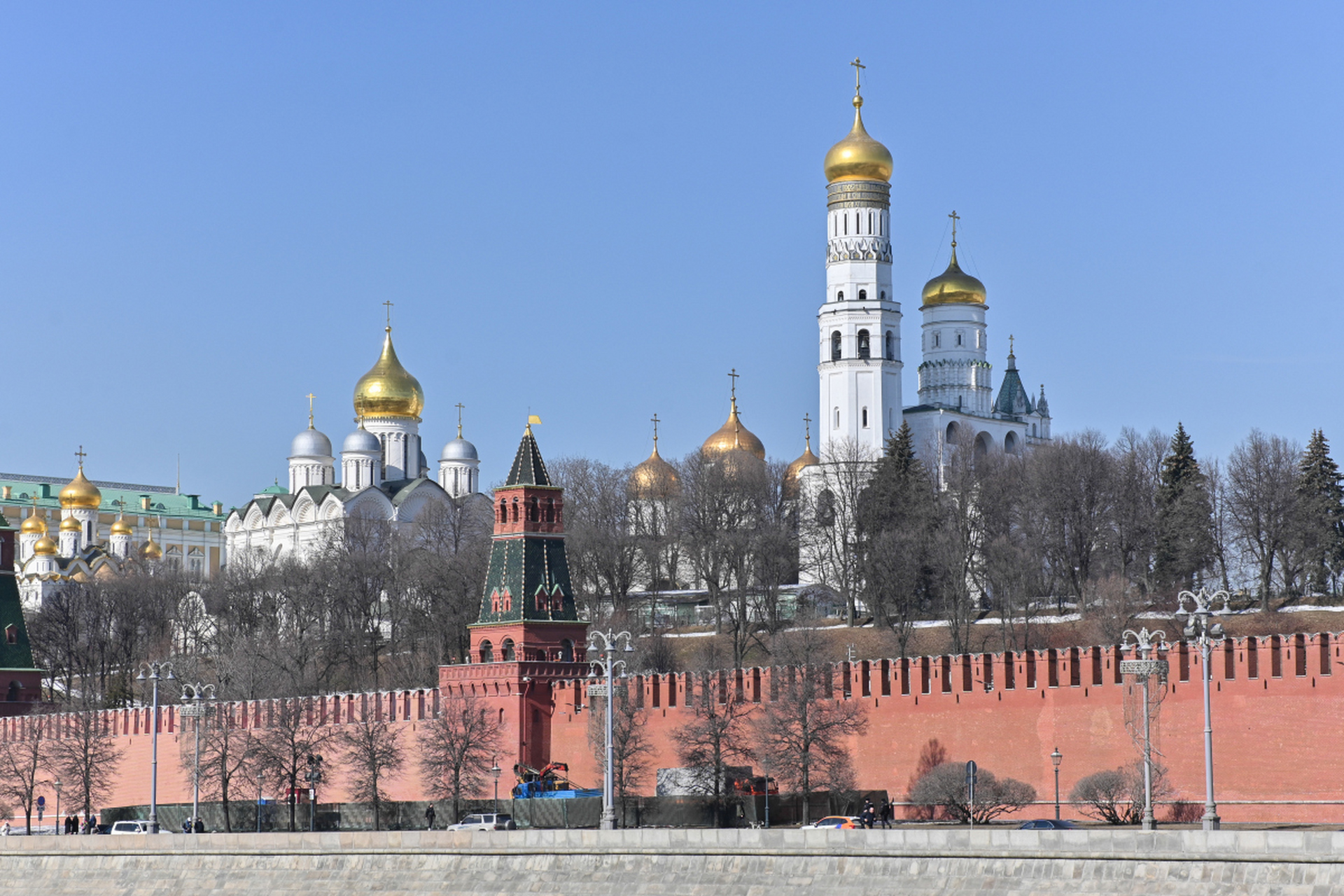 莫斯科是俄罗斯的文化中心,拥有红场,克里姆林宫,圣瓦西里升天大教堂