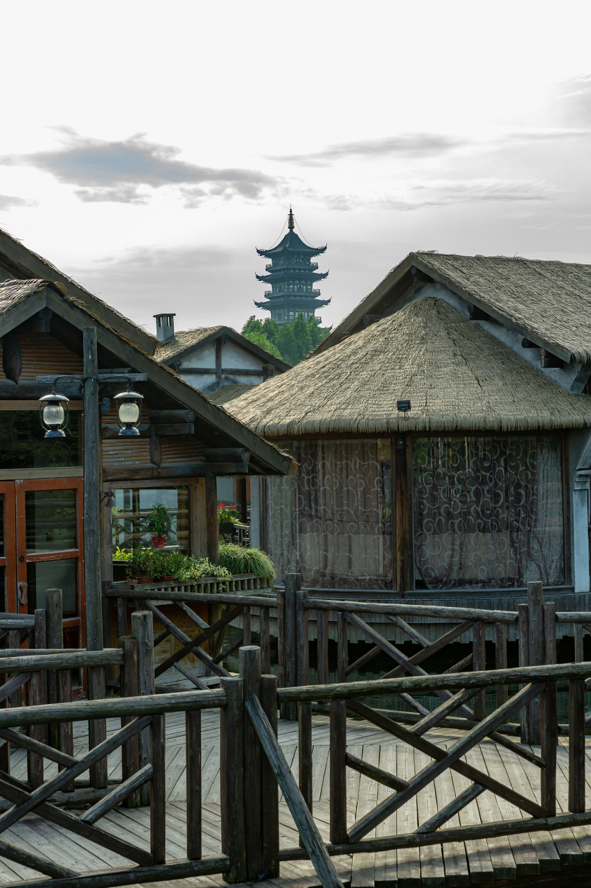湖州原乡小镇,坐落在浙江省湖州市妙西西塞山风景区核心区.