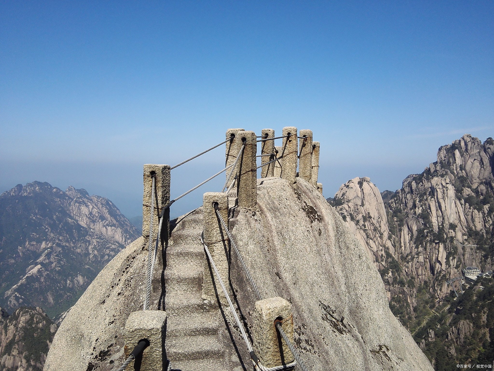 天都峰在哪里?天都峰:黄山最壮丽之巅,震撼你的眼球!