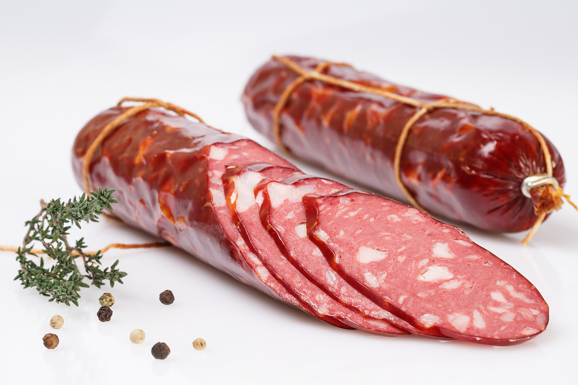 红肉及加工肉类摄入量高,膳食纤维摄入量低,是结直肠癌的风险因素吗?