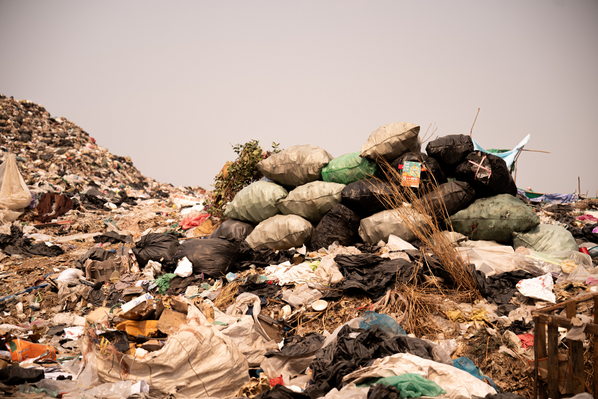 随着城市发展,噪声污染问题日益突出.