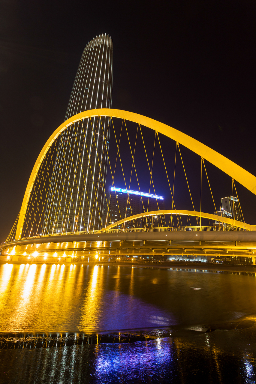 天津的桥 夜景  生活在天津这个城市,对于这座城市的桥梁和夜景,再